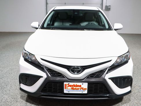 Used 2023 Toyota Camry SE FWD image 4