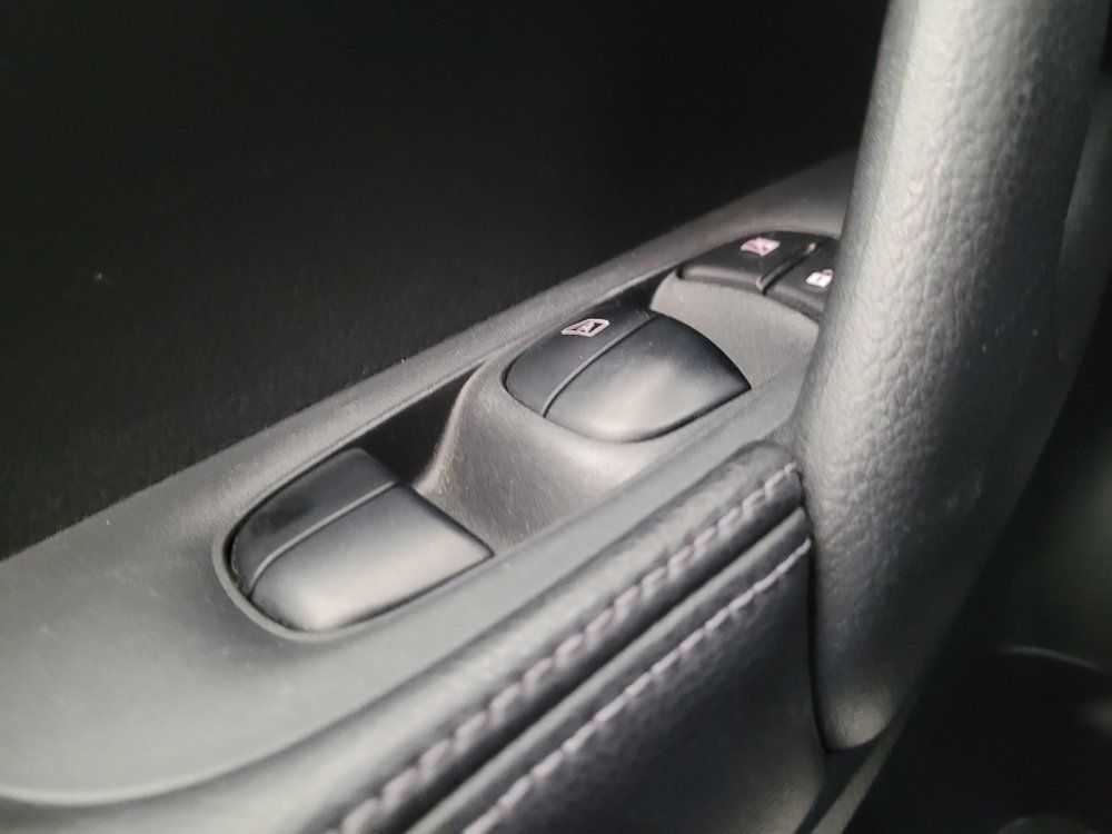 Used 2016 Nissan Rogue S FWD image 27