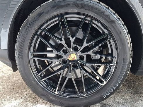 Used 2024 Porsche Cayenne image 15
