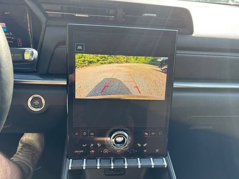 Certified 2025 GMC Terrain Elevation w/ Black Edition AWD/4WD image 32