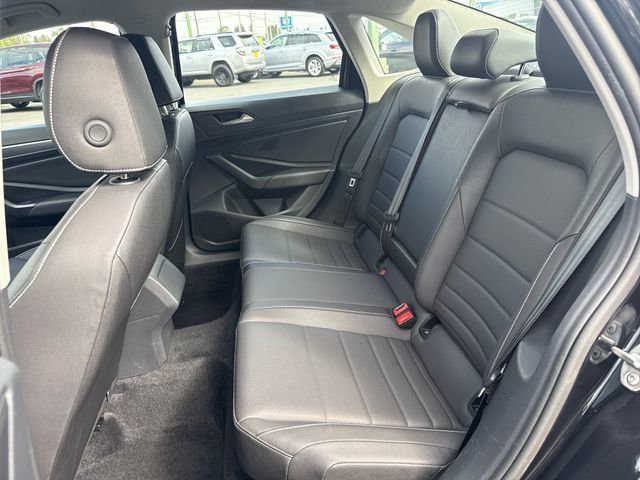 Used 2024 Volkswagen Jetta SE FWD image 14