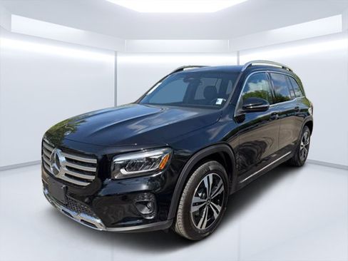 Certified 2025 Mercedes-Benz GLB 250 image 3