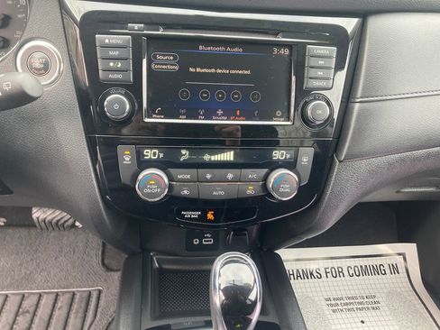 Used 2018 Nissan Rogue SV w/ Premium Package image 22