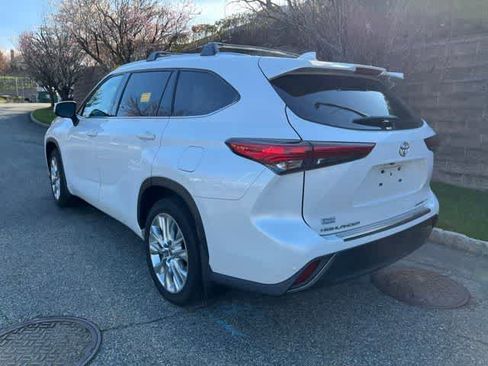 Used 2023 Toyota Highlander Limited image 6