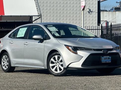 Used 2024 Toyota Corolla LE image 2
