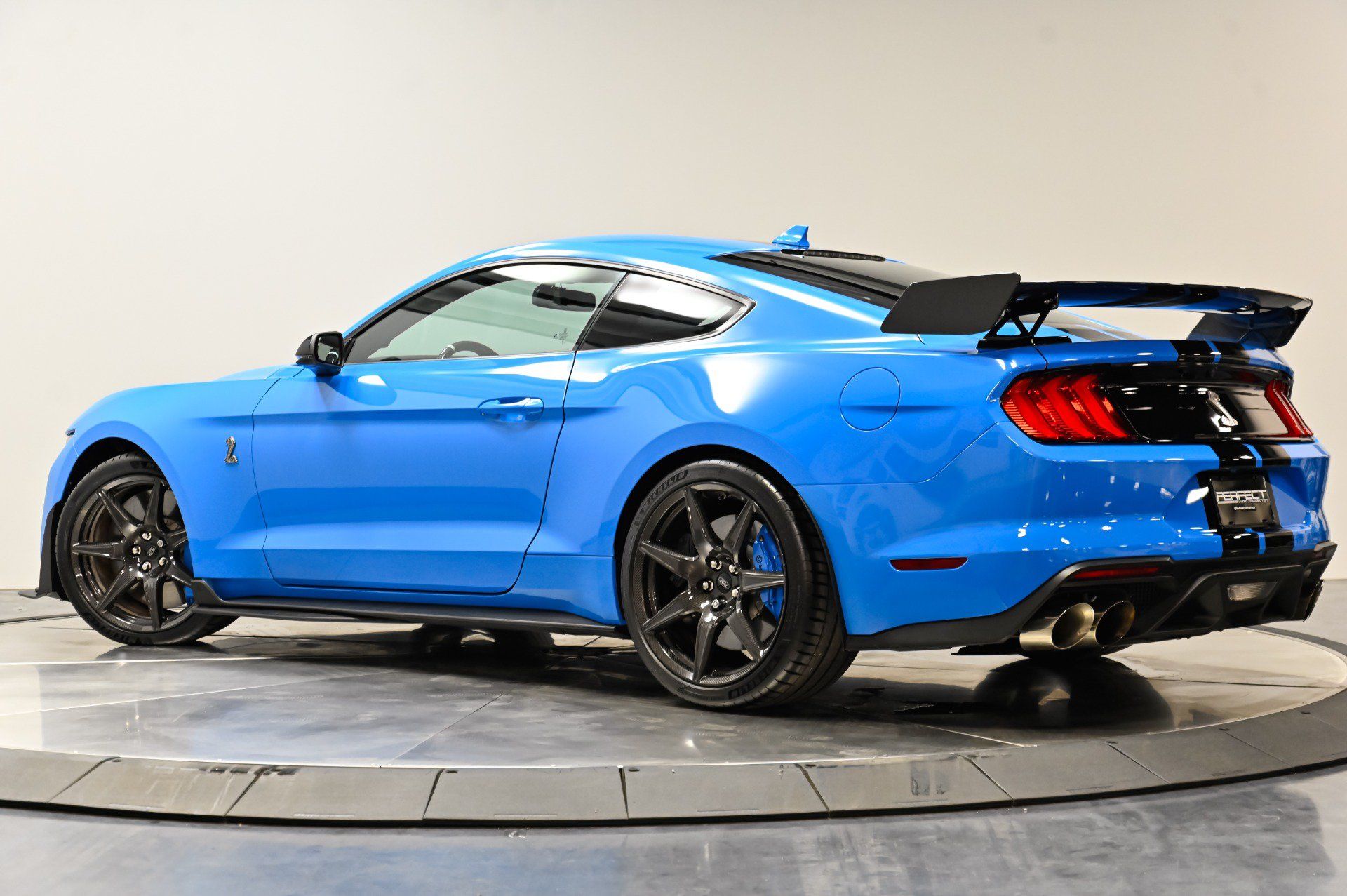Used 2022 Ford Mustang Shelby GT500 w/ Carbon Fiber Track Pack RWD image 43