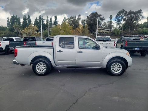 Used 2018 Nissan Frontier SV image 9