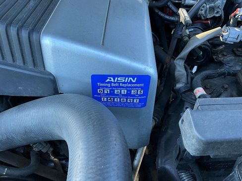 Used 2006 Toyota Land Cruiser AWD/4WD image 75