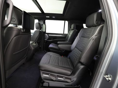 Used 2026 Cadillac Escalade ESV V w/ LPO, ONYX Package AWD/4WD image 15