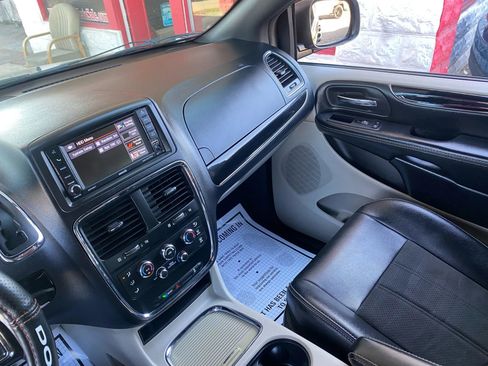 Used 2020 Dodge Grand Caravan SXT image 23