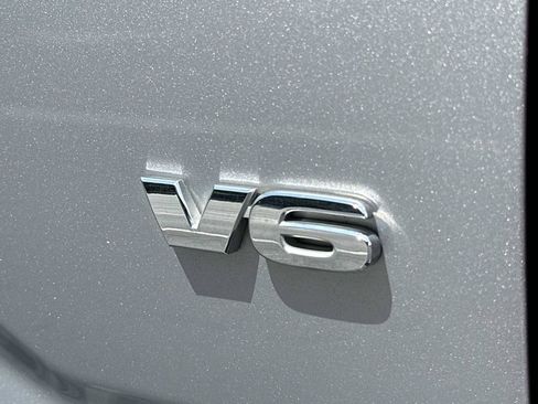 Used 2019 Toyota Tacoma SR5 RWD image 9