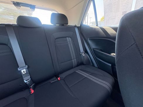 Used 2025 Hyundai Venue SEL image 36