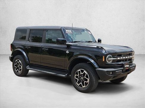 Used 2025 Ford Bronco Outer Banks AWD/4WD image 3
