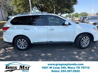 Used 2015 Nissan Pathfinder SL FWD video 2