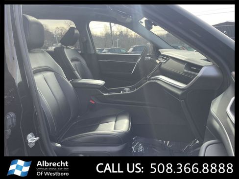 Used 2024 Jeep Grand Cherokee L Limited image 22