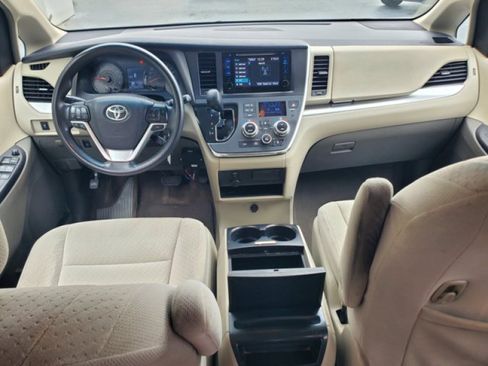 Used 2016 Toyota Sienna LE image 24