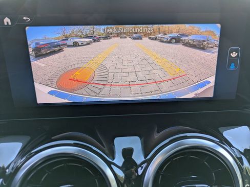 Used 2025 Mercedes-Benz GLA 250 4MATIC image 25