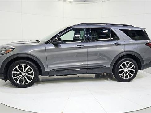 Used 2025 Ford Explorer ST-Line AWD/4WD image 5