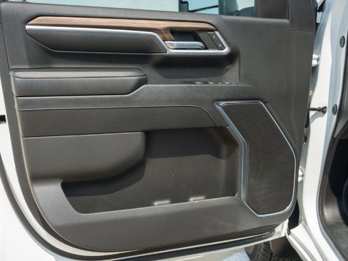 Used 2024 Chevrolet Silverado 2500 LT w/ Convenience Package AWD/4WD image 19