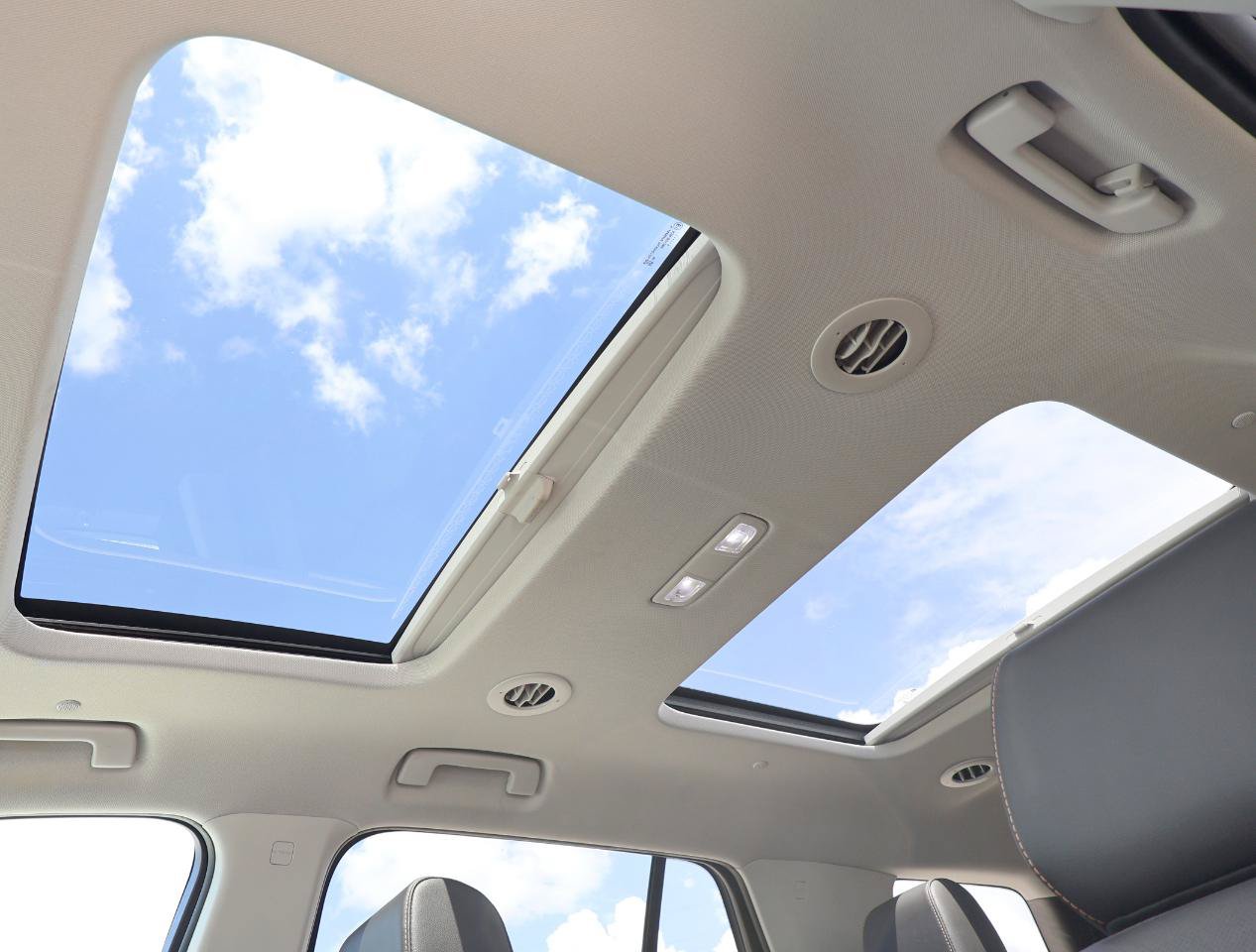 Used 2020 Chevrolet Traverse Premier w/ Redline Edition FWD image 25