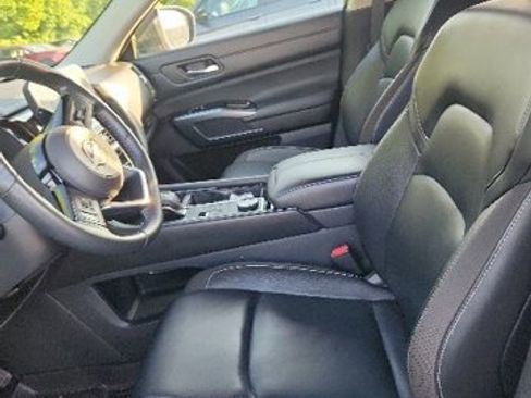 Used 2023 Nissan Pathfinder SL w/ Lighting Package (N92) AWD/4WD image 16