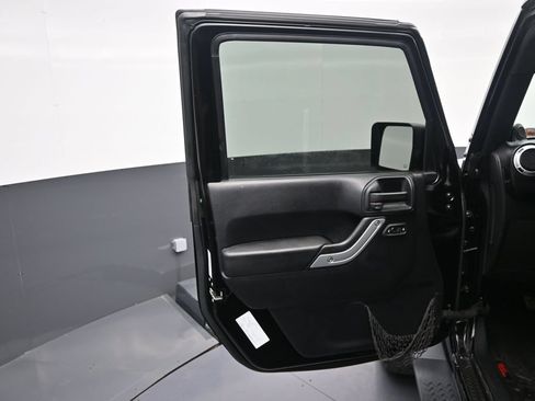 Used 2014 Jeep Wrangler Unlimited Sahara w/ Dual Top Group AWD/4WD image 11