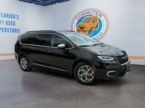 Used 2023 Chrysler Pacifica Limited FWD image 8