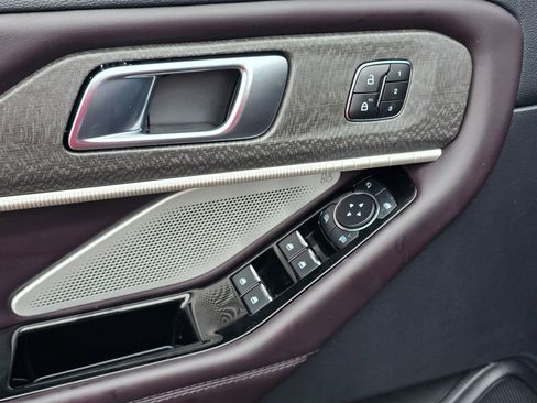 Used 2025 Ford Explorer Platinum image 24