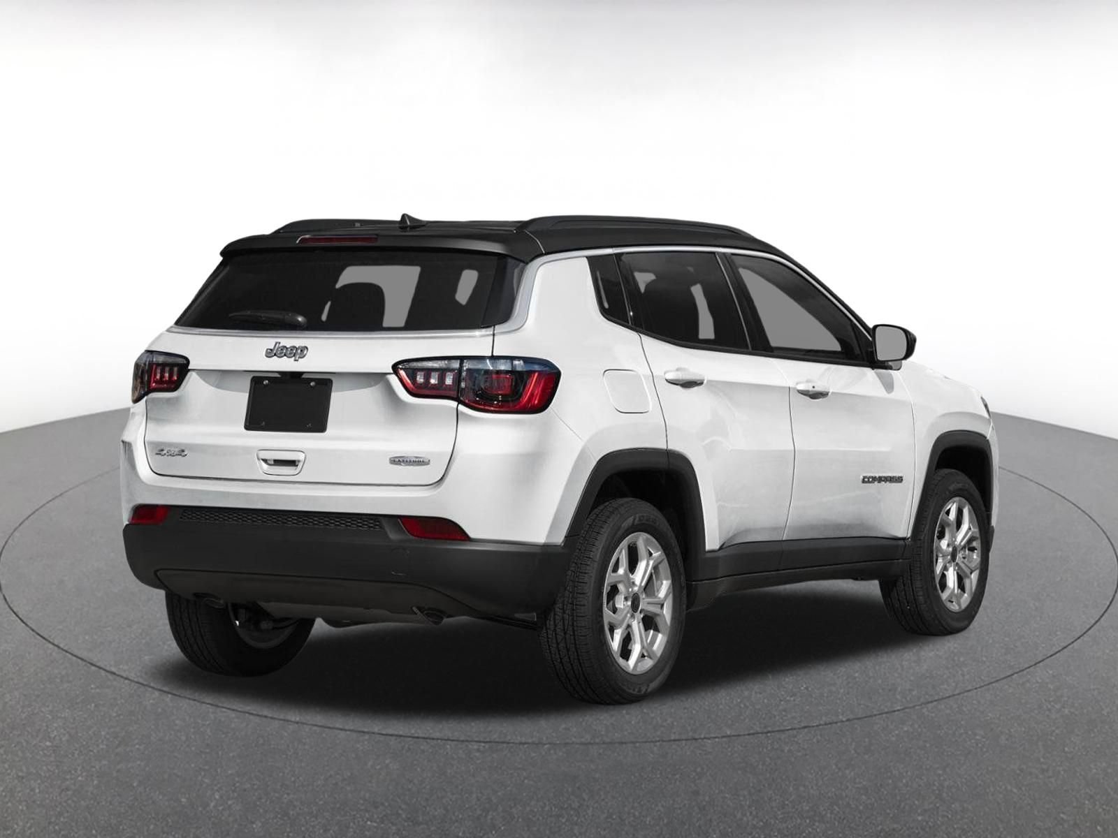 Used 2025 Jeep Compass Limited AWD/4WD image 2