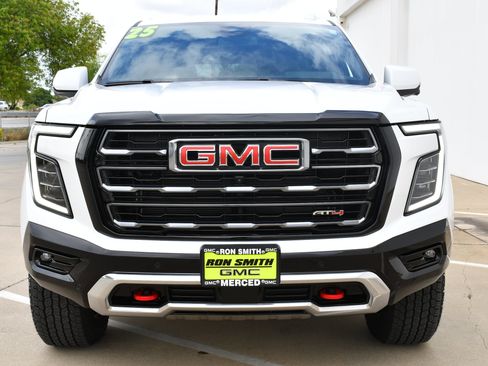 Used 2025 GMC Yukon AT4 image 3