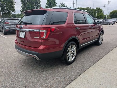 Used 2017 Ford Explorer Limited w/ Equipment Group 301A FWD image 8