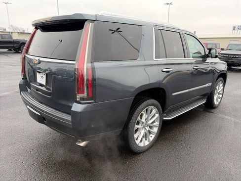 Used 2019 Cadillac Escalade Luxury image 5
