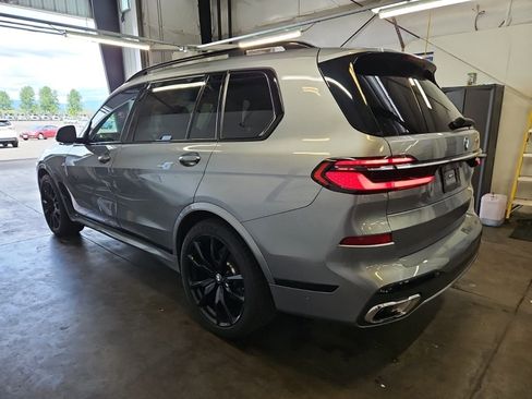 Used 2023 BMW X7 xDrive40i w/ M Sport Package AWD/4WD image 4