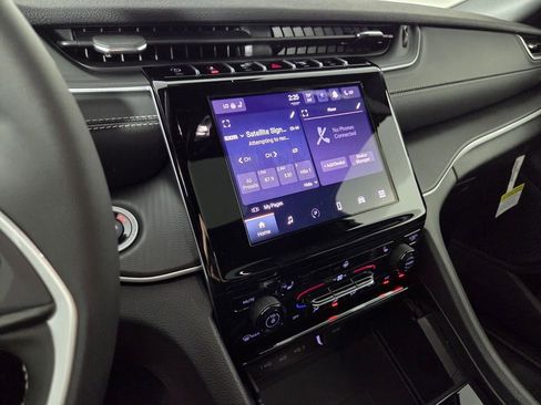 New 2025 Jeep Grand Cherokee Altitude image 19