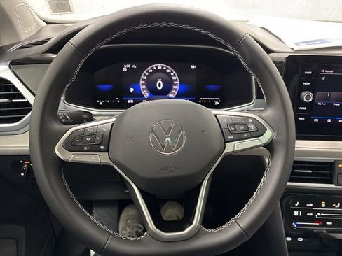 New 2025 Volkswagen Taos SE image 10