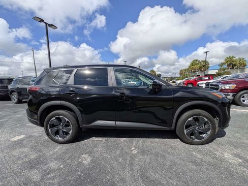 Used 2025 Nissan Rogue SV AWD/4WD image 2