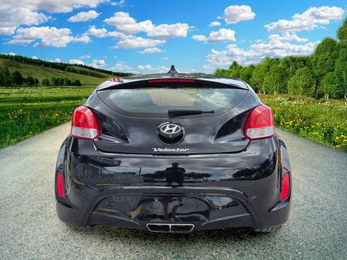 Used 2017 Hyundai Veloster Value Edition FWD image 5