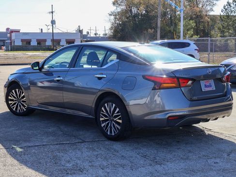 Used 2023 Nissan Altima 2.5 SV image 2