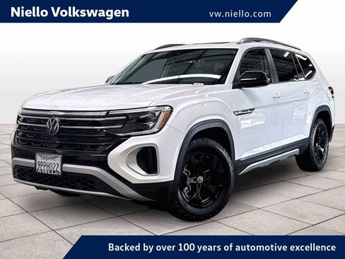 Used 2024 Volkswagen Atlas Peak Edition SE AWD/4WD image 1