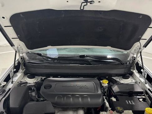 Used 2019 Jeep Cherokee Latitude Plus image 6