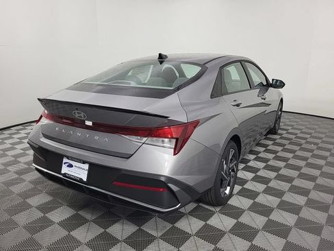 Certified 2025 Hyundai Elantra Sport FWD image 8