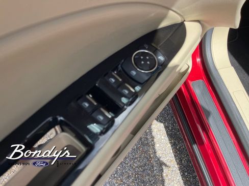 Used 2016 Ford Fusion SE w/ Equipment Group 202A FWD image 8