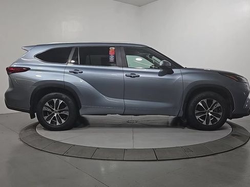 Used 2023 Toyota Highlander XLE AWD/4WD image 7
