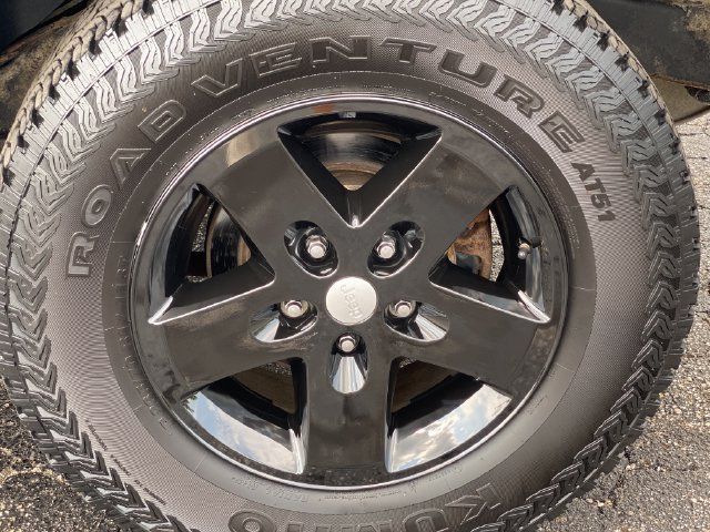 Used 2014 Jeep Wrangler Sport w/ Quick Order Package 24S AWD/4WD image 17
