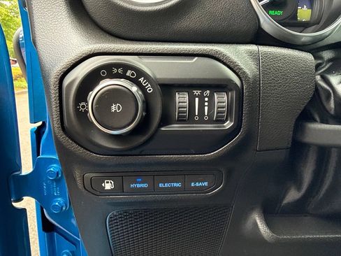 Used 2022 Jeep Wrangler Unlimited Rubicon 4xe AWD/4WD image 18