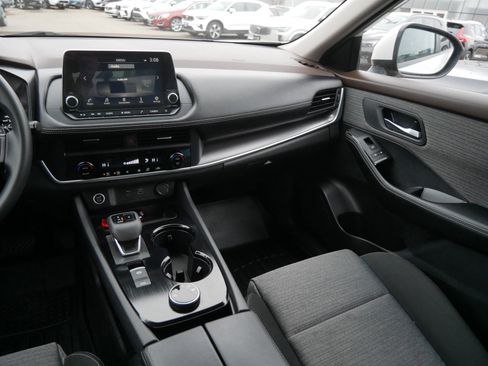 Used 2023 Nissan Rogue SV image 14