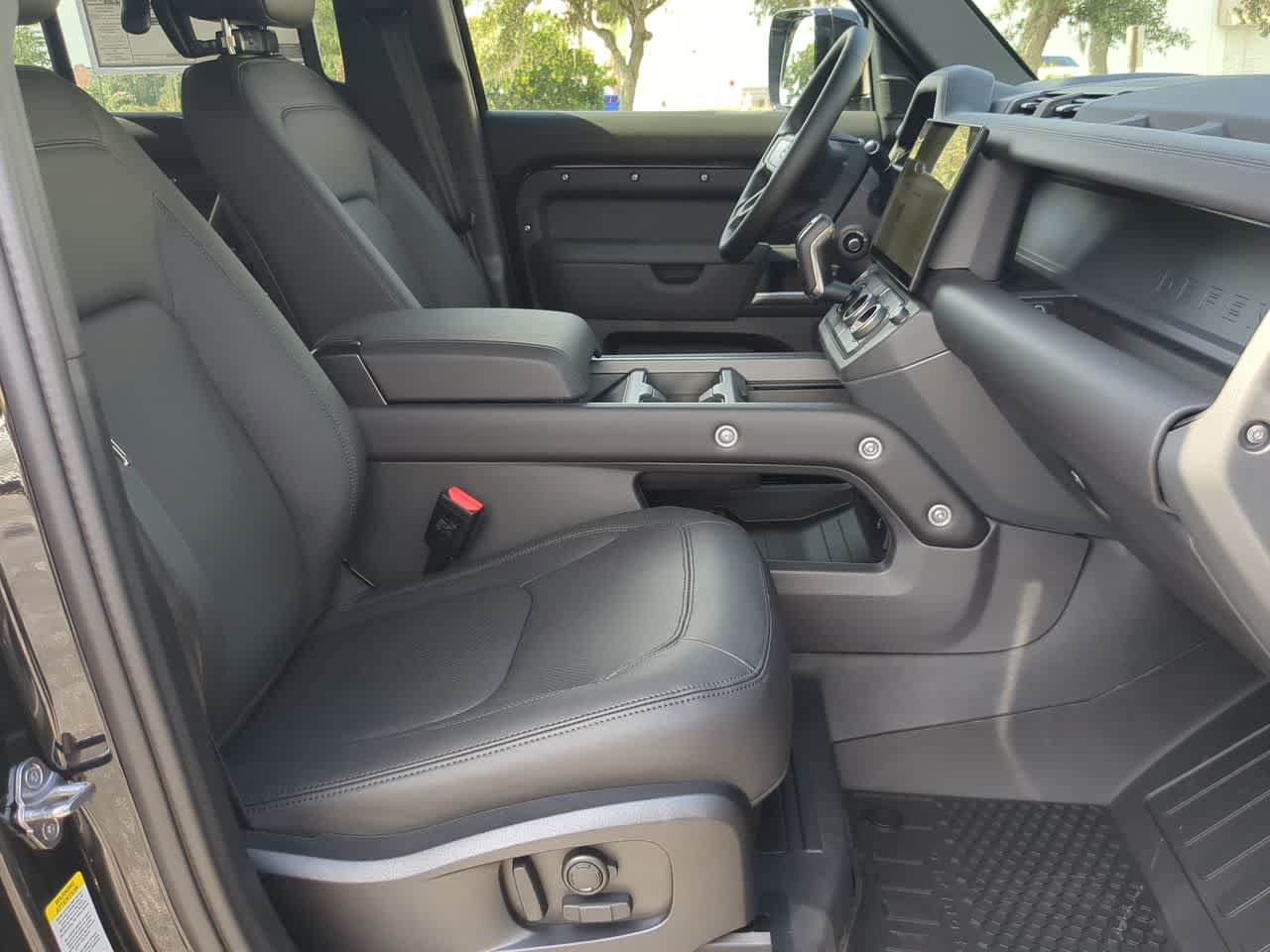 New 2026 Land Rover Defender 110 X-Dynamic SE AWD/4WD image 24