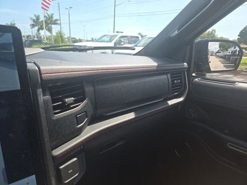 Used 2022 Ford Expedition Limited AWD/4WD image 16