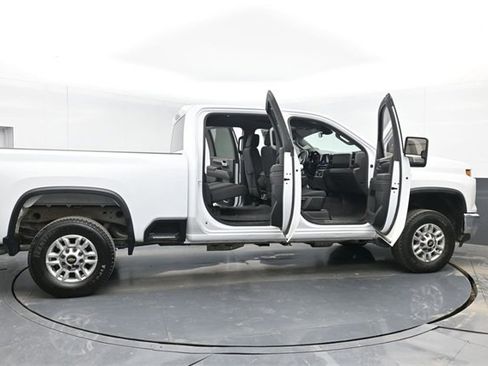 Used 2024 Chevrolet Silverado 2500 LT w/ Convenience Package image 48