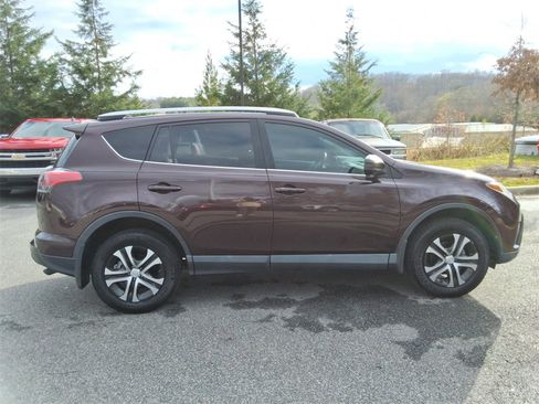 Used 2016 Toyota RAV4 LE image 4